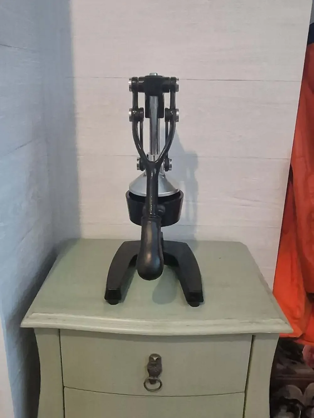 Wan Mei Cast Iron Heavy Duty Manual Citrus Juicer Black